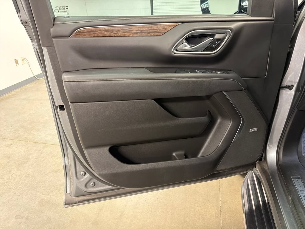 Used 2021 Chevrolet Suburban Premier w/ Premium Package AWD/4WD image 20