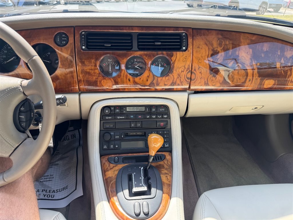 Used 2000 Jaguar XK8 Convertible image 19