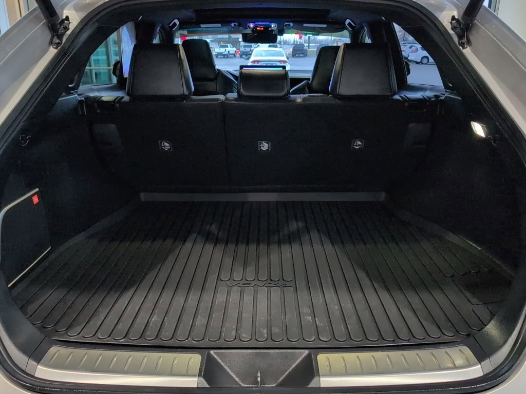 Certified 2023 Toyota Venza Limited image 11
