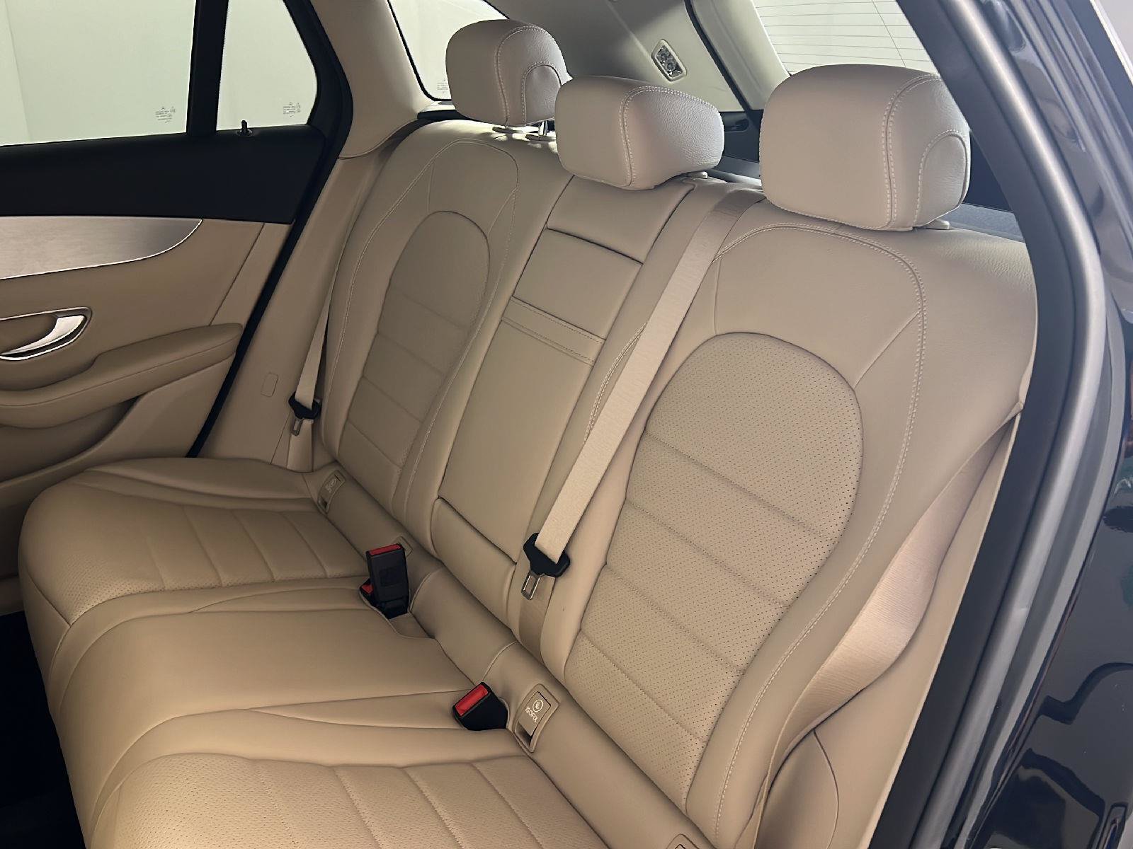Used 2019 Mercedes-Benz GLC 300 4MATIC image 4