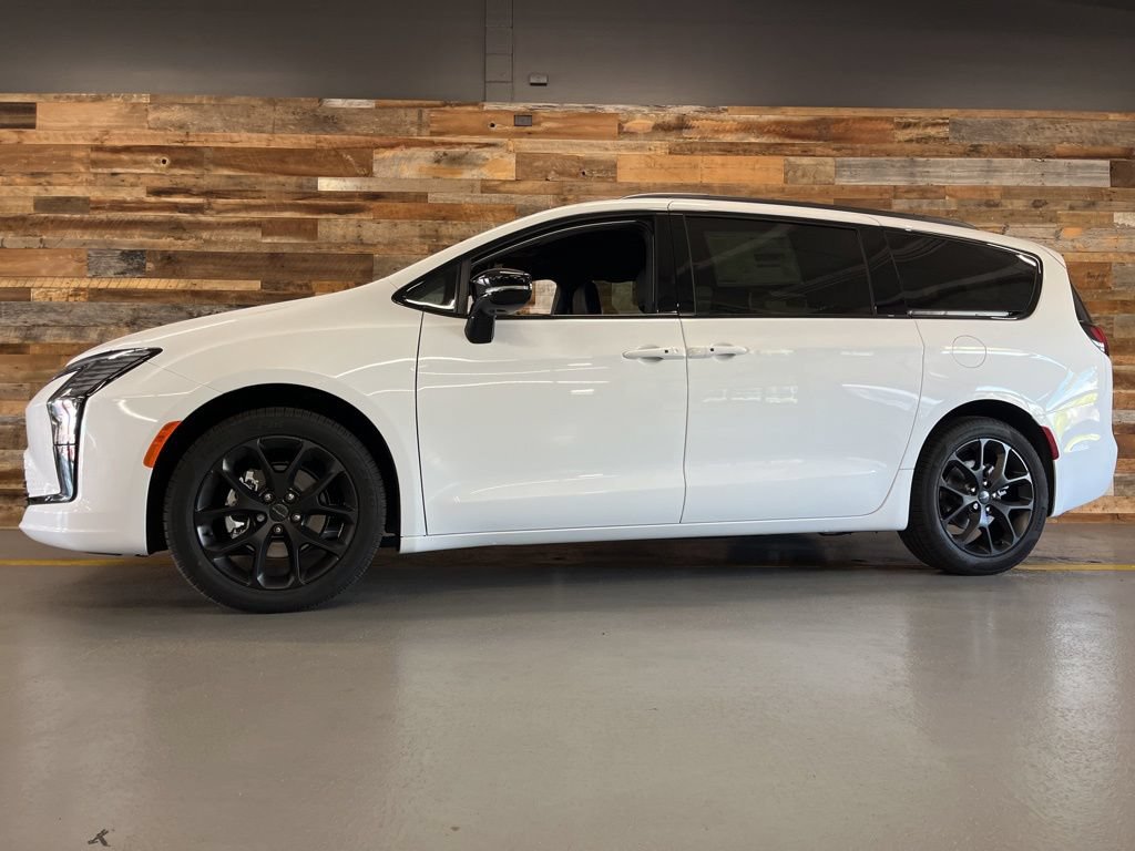 New 2027 Chrysler Pacifica Limited FWD image 15