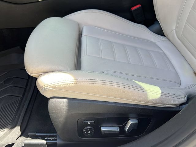 Used 2022 BMW 330e w/ M Sport Package RWD image 13