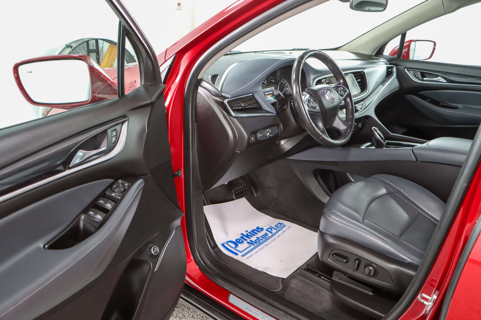 Used 2019 Buick Enclave Essence image 3