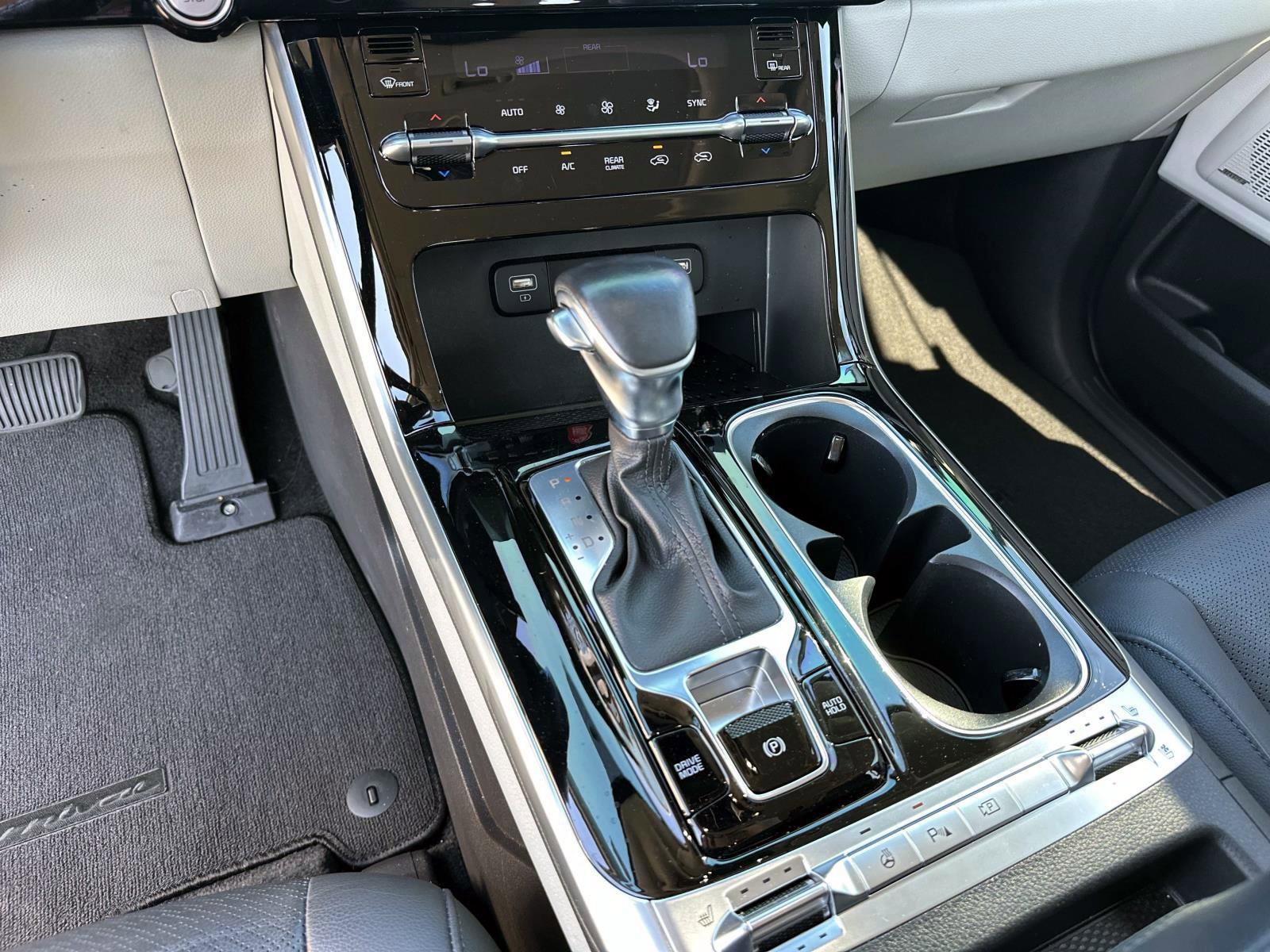 Used 2024 Kia Carnival SX Prestige image 27