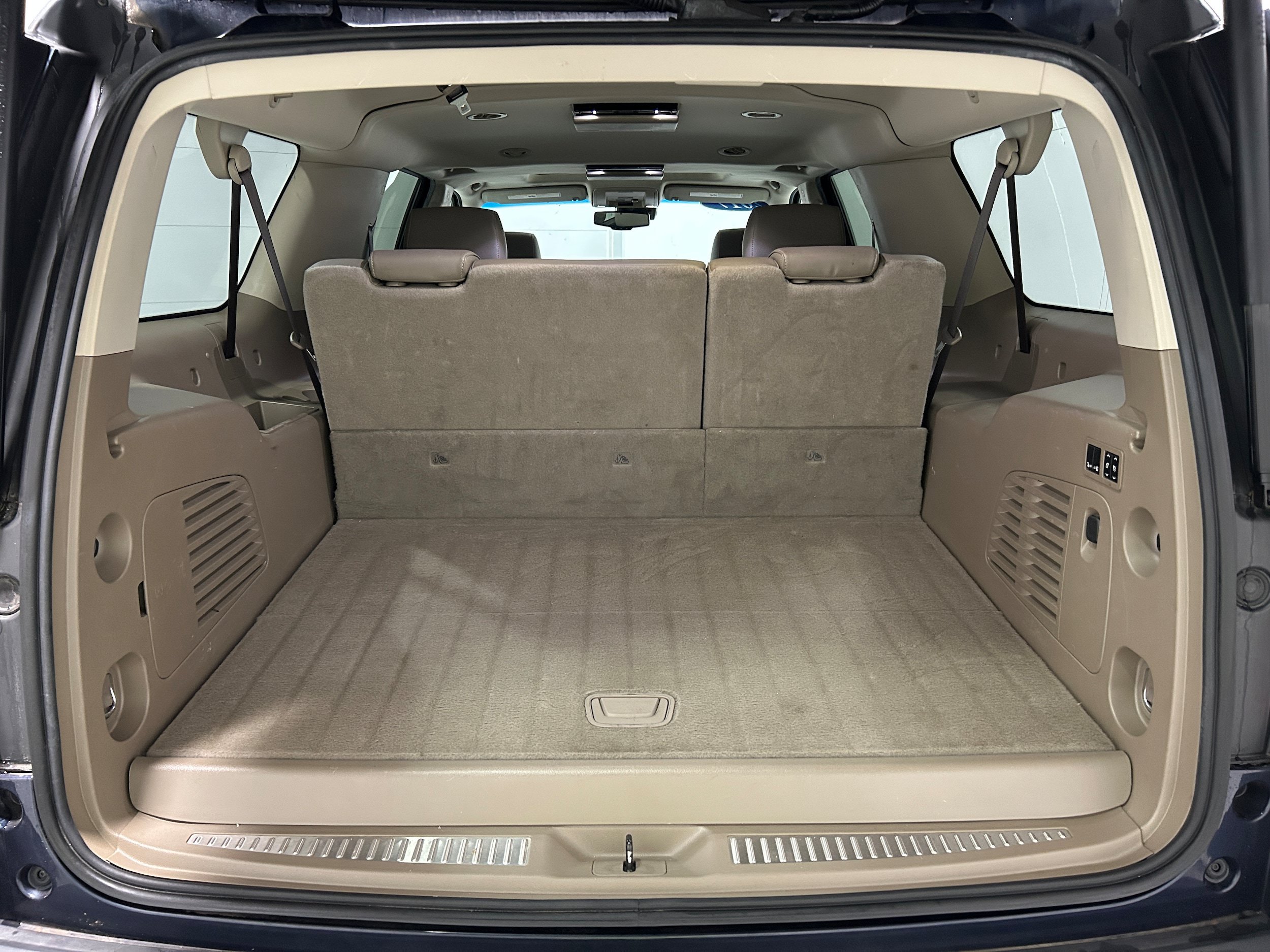 Used 2017 Chevrolet Suburban Premier AWD/4WD image 35