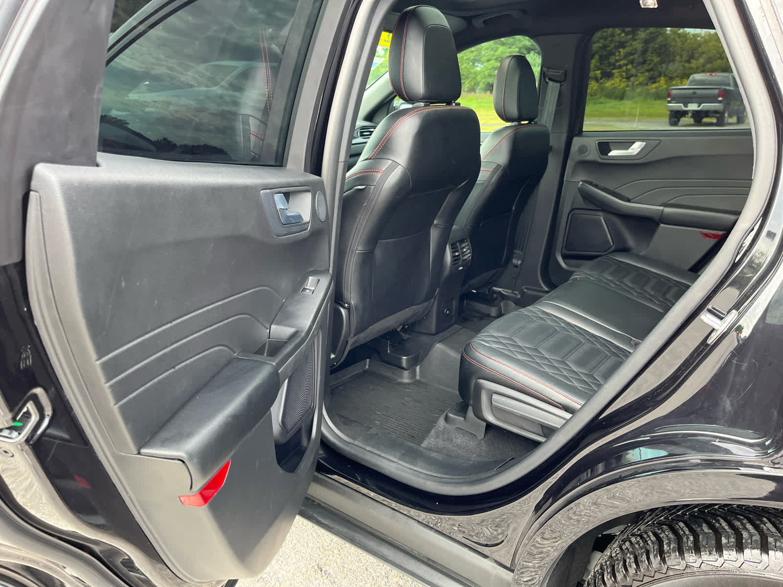 Used 2023 Ford Escape ST-Line Elite w/ Premium Technology Package AWD/4WD image 21