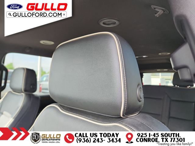 Used 2023 Chevrolet Suburban Premier image 18