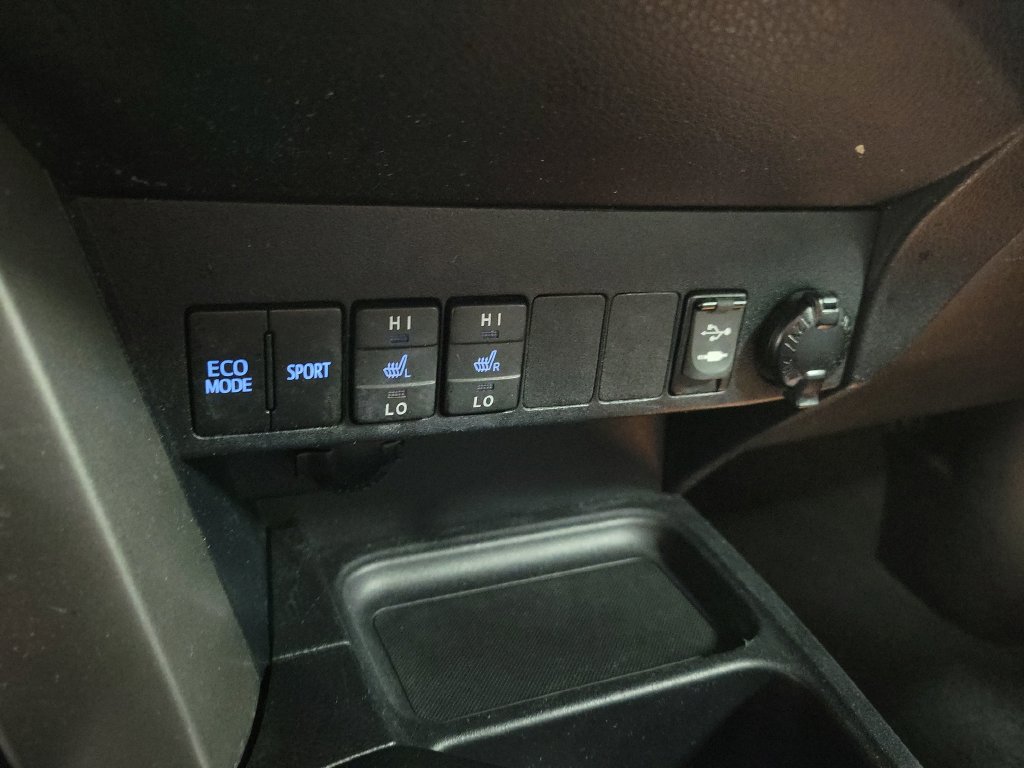 Used 2018 Toyota RAV4 XLE AWD/4WD image 20