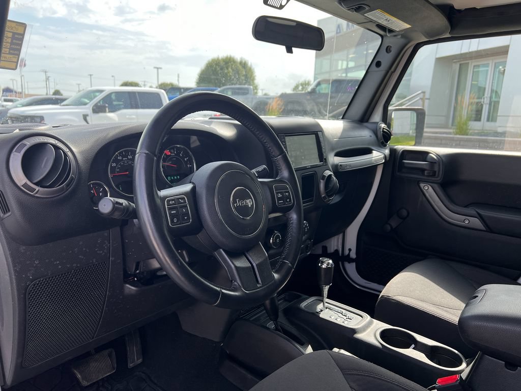 Used 2018 Jeep Wrangler Unlimited Sport w/ Connectivity Group AWD/4WD image 9