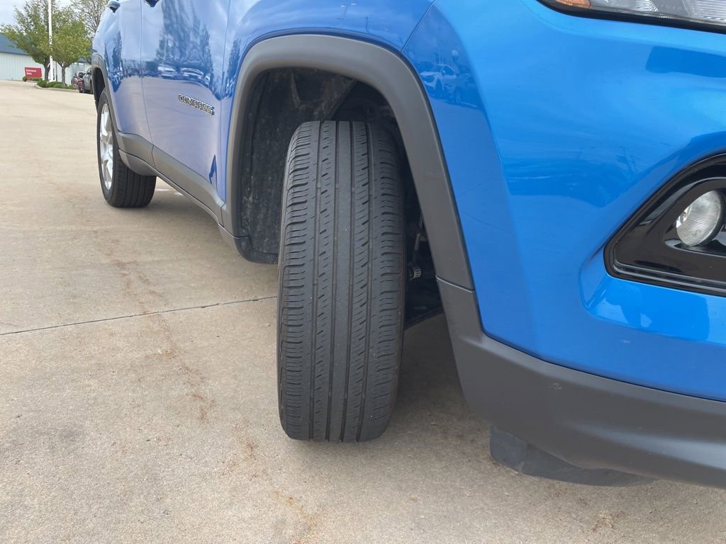 Used 2025 Jeep Compass Limited AWD/4WD image 16