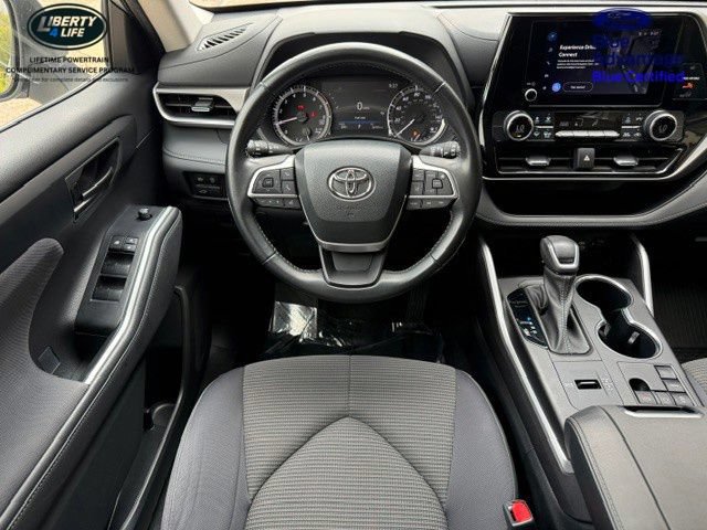 Used 2023 Toyota Highlander LE FWD image 26