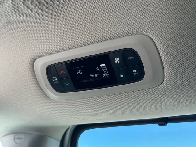 Used 2024 Chrysler Pacifica Touring-L FWD image 23