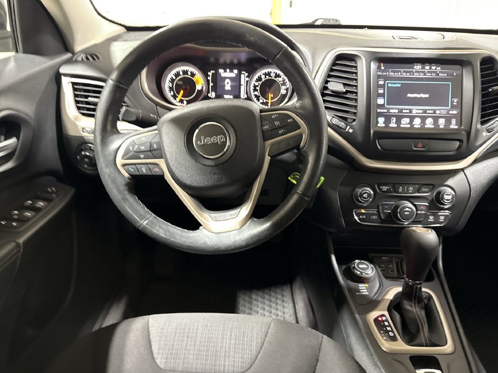 Used 2016 Jeep Cherokee Latitude w/ Cold Weather Group AWD/4WD image 11