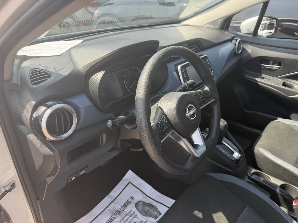 Used 2025 Nissan Versa SV FWD image 8