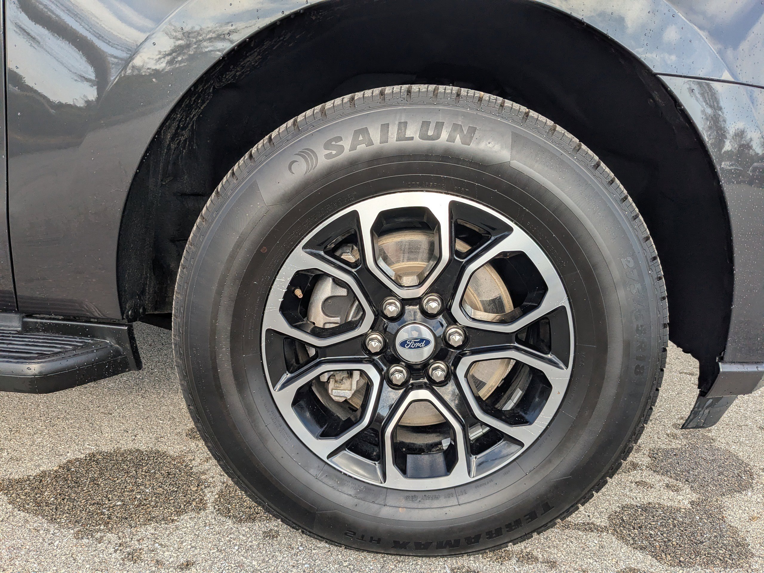 Used 2024 Ford Expedition Max XLT image 11