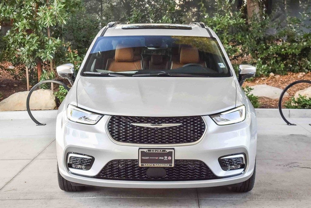 New 2026 Chrysler Pacifica Pinnacle w/ Trailer Tow Group image 2
