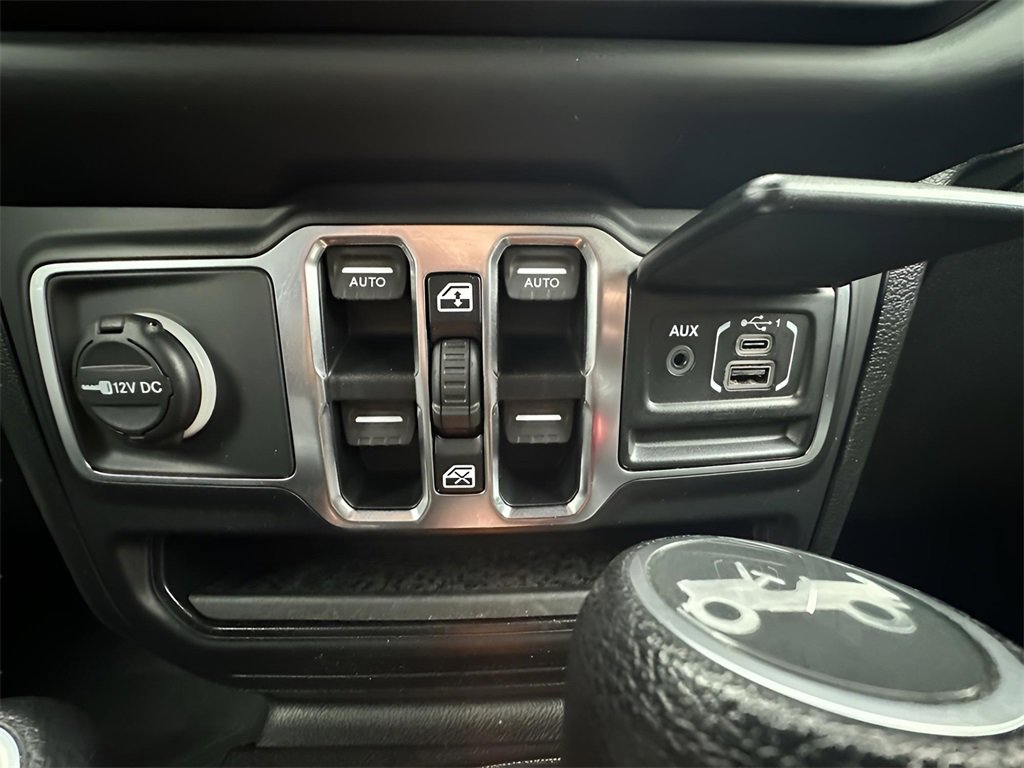 Used 2019 Jeep Wrangler Unlimited Sahara image 29