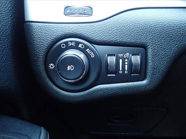 Used 2017 Jeep Cherokee Trailhawk image 21