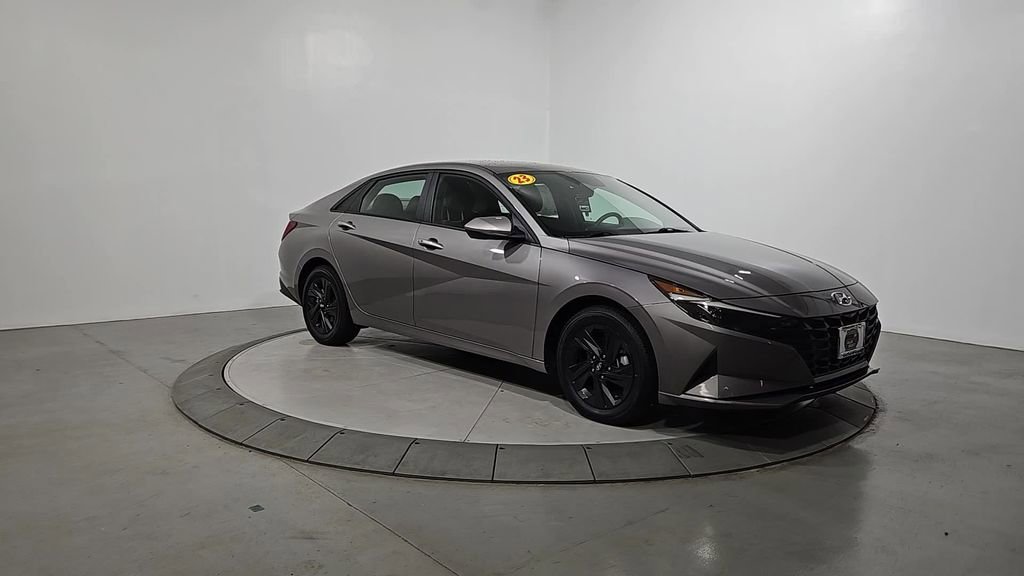 Used 2023 Hyundai Elantra SEL w/ Cargo Package FWD image 8