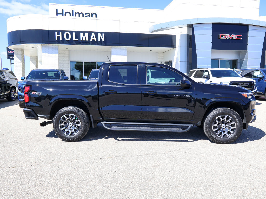 Used 2023 Chevrolet Colorado Z71 w/ Z71 Convenience Package 2 AWD/4WD image 2