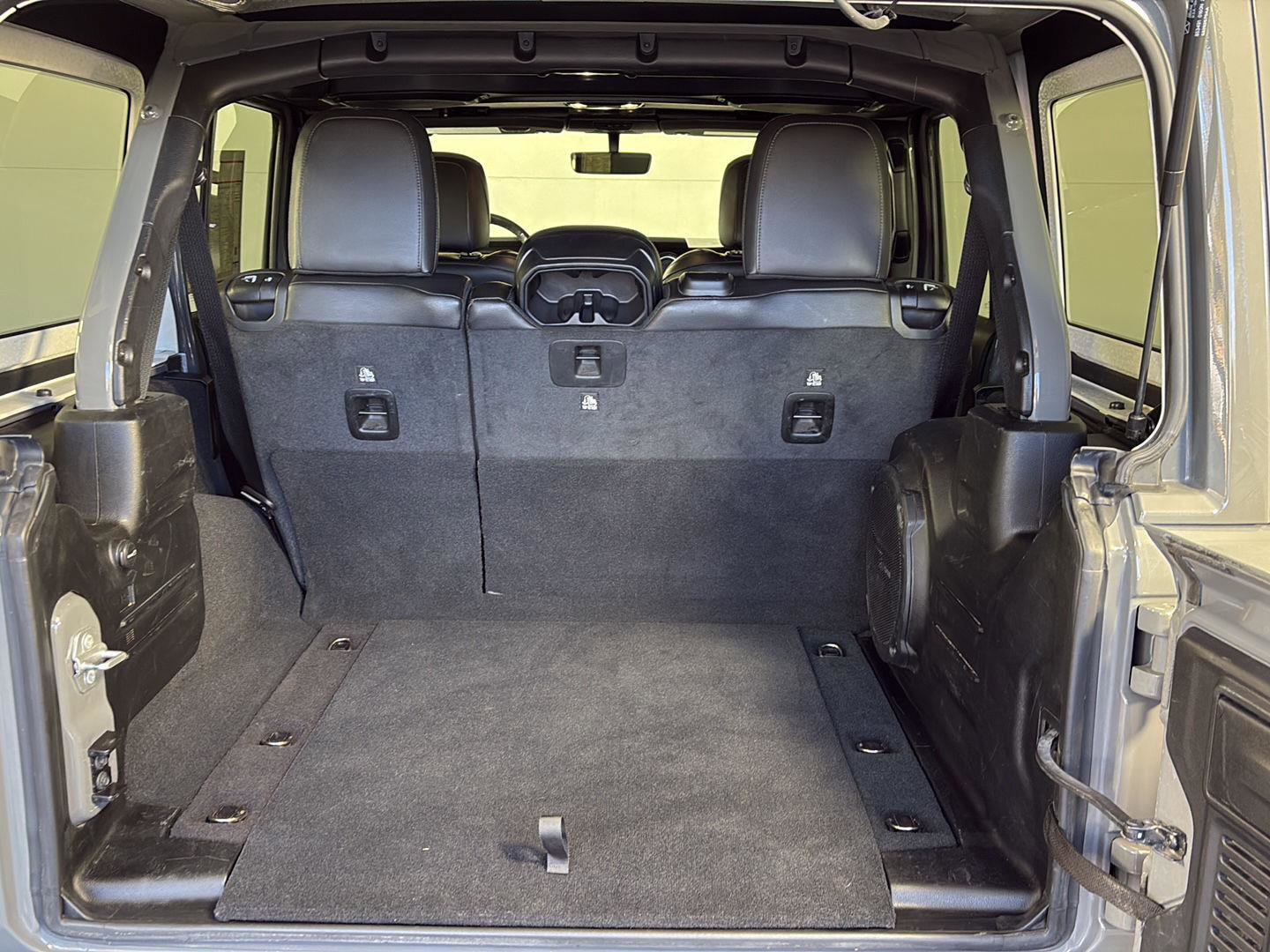 Used 2023 Jeep Wrangler Unlimited Sahara image 8