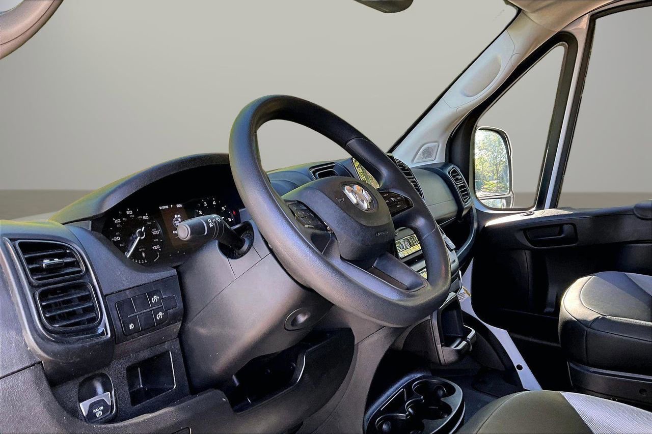 Used 2025 RAM ProMaster 2500 w/ Convenience Group FWD image 17
