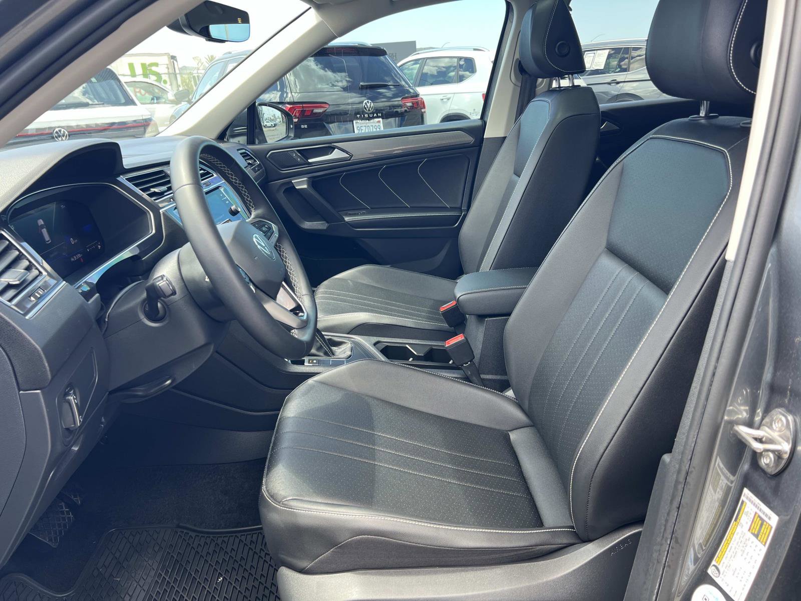 Certified 2023 Volkswagen Tiguan SE w/ Panoramic Sunroof Package FWD image 18