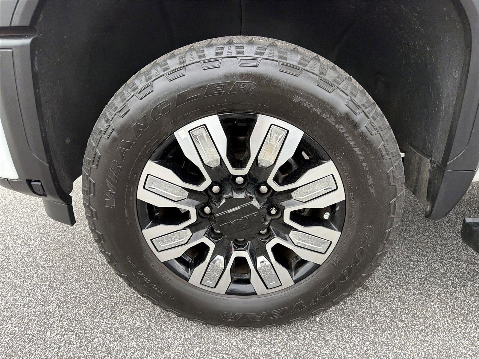 Used 2024 GMC Sierra 2500 Denali w/ Denali Reserve Package AWD/4WD image 11