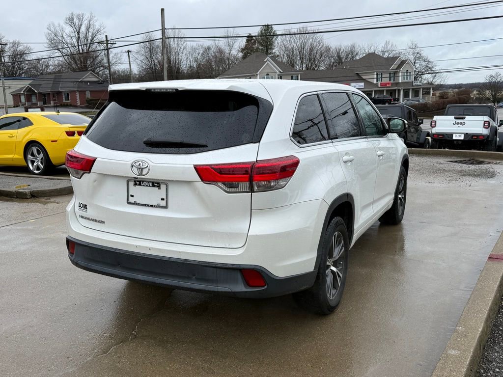 Used 2017 Toyota Highlander LE FWD image 6