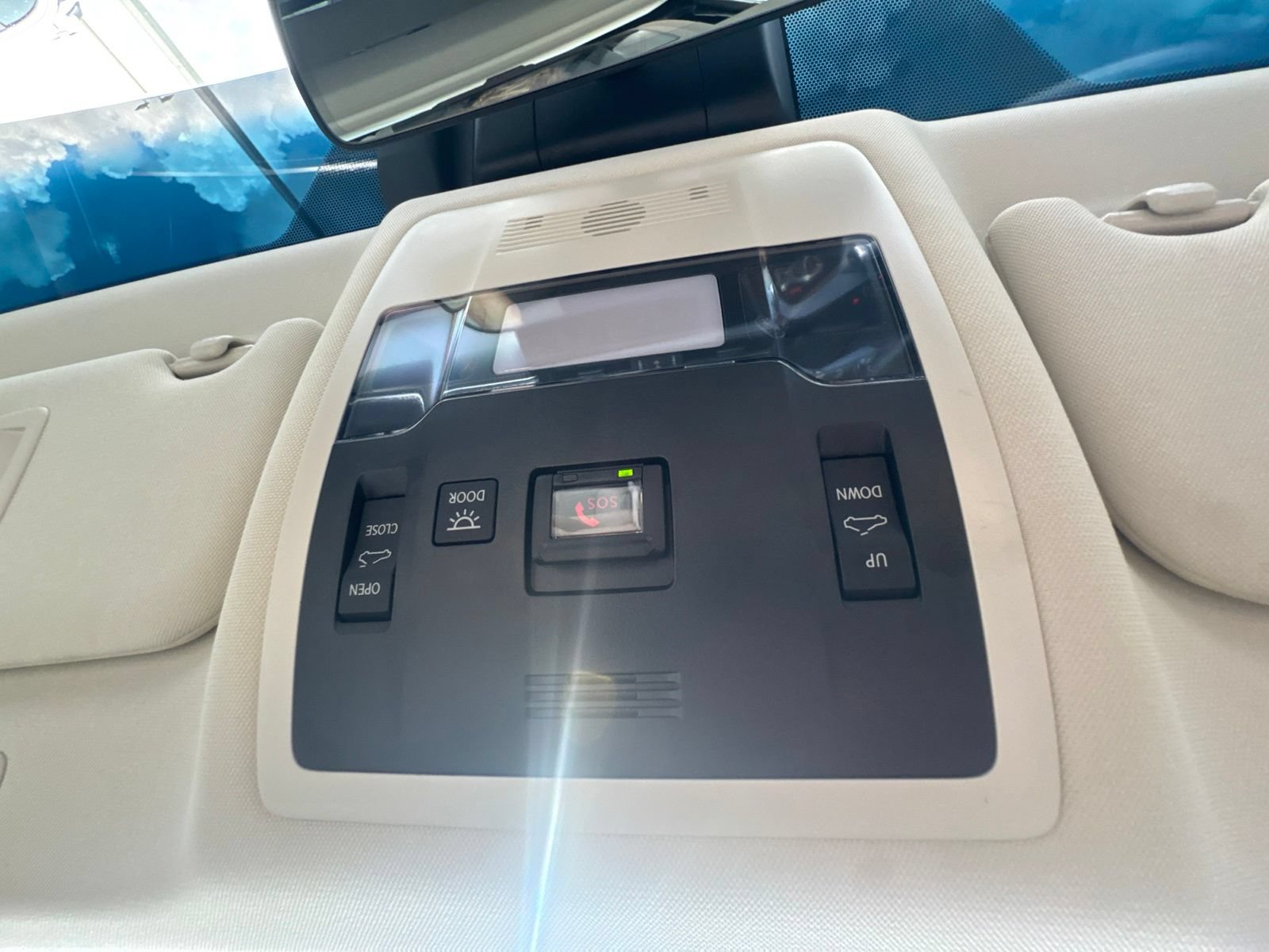 Used 2025 Lexus ES 300h Ultra Luxury w/ Accessory Package (Z1) FWD image 34