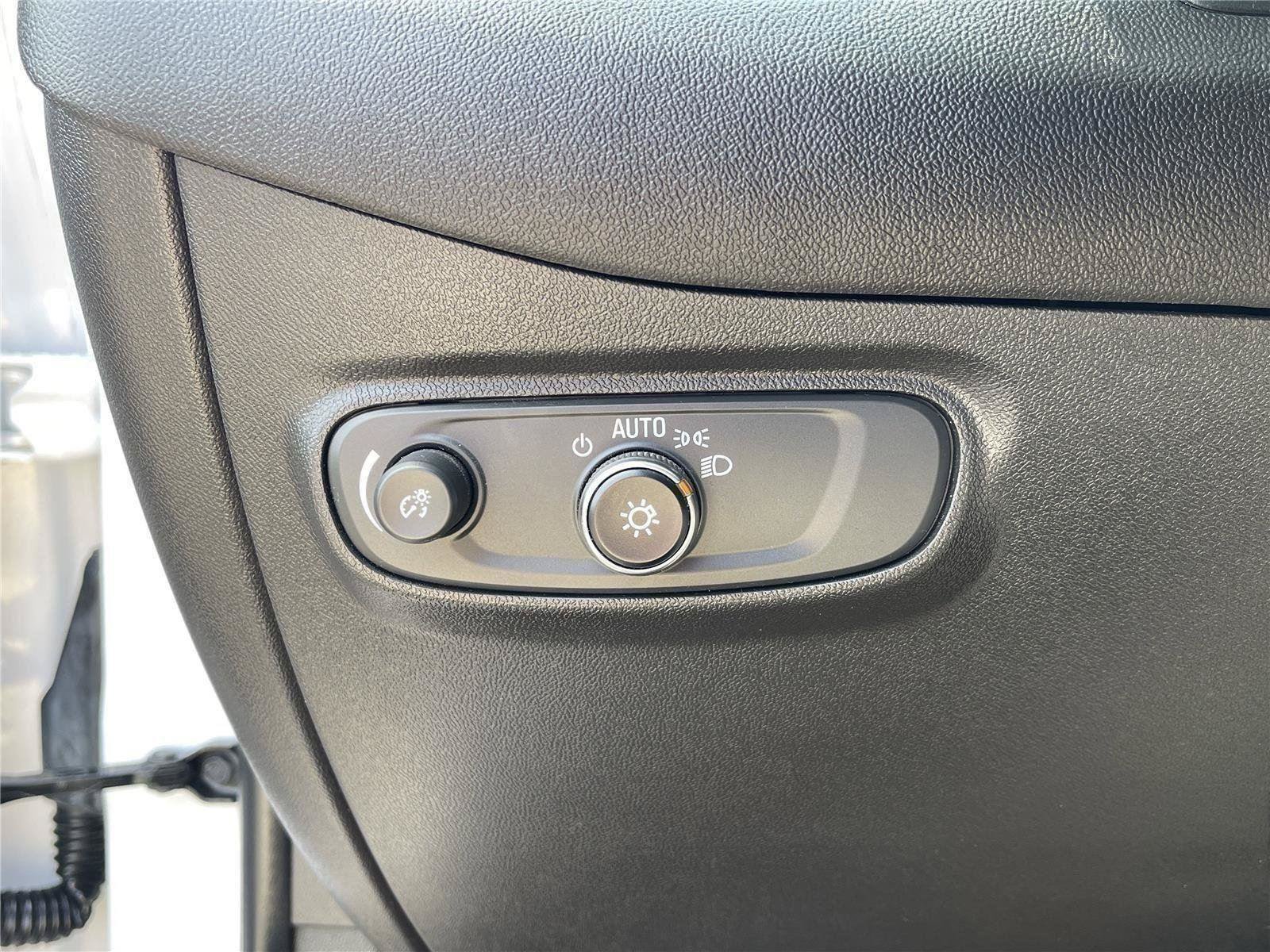 Used 2023 Chevrolet Equinox LT AWD/4WD image 17