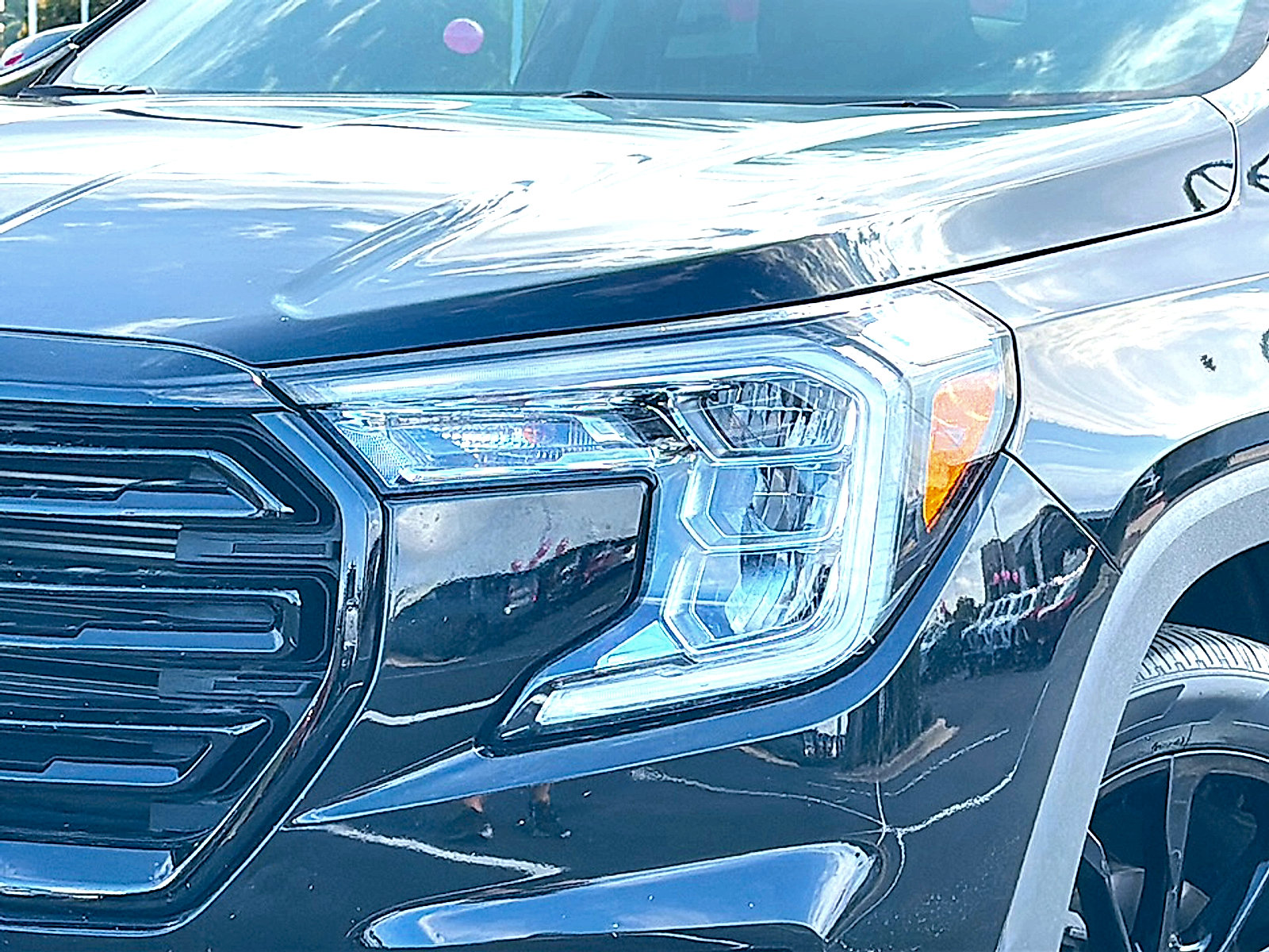 Used 2024 GMC Terrain SLE w/ Driver Convenience Package FWD image 4