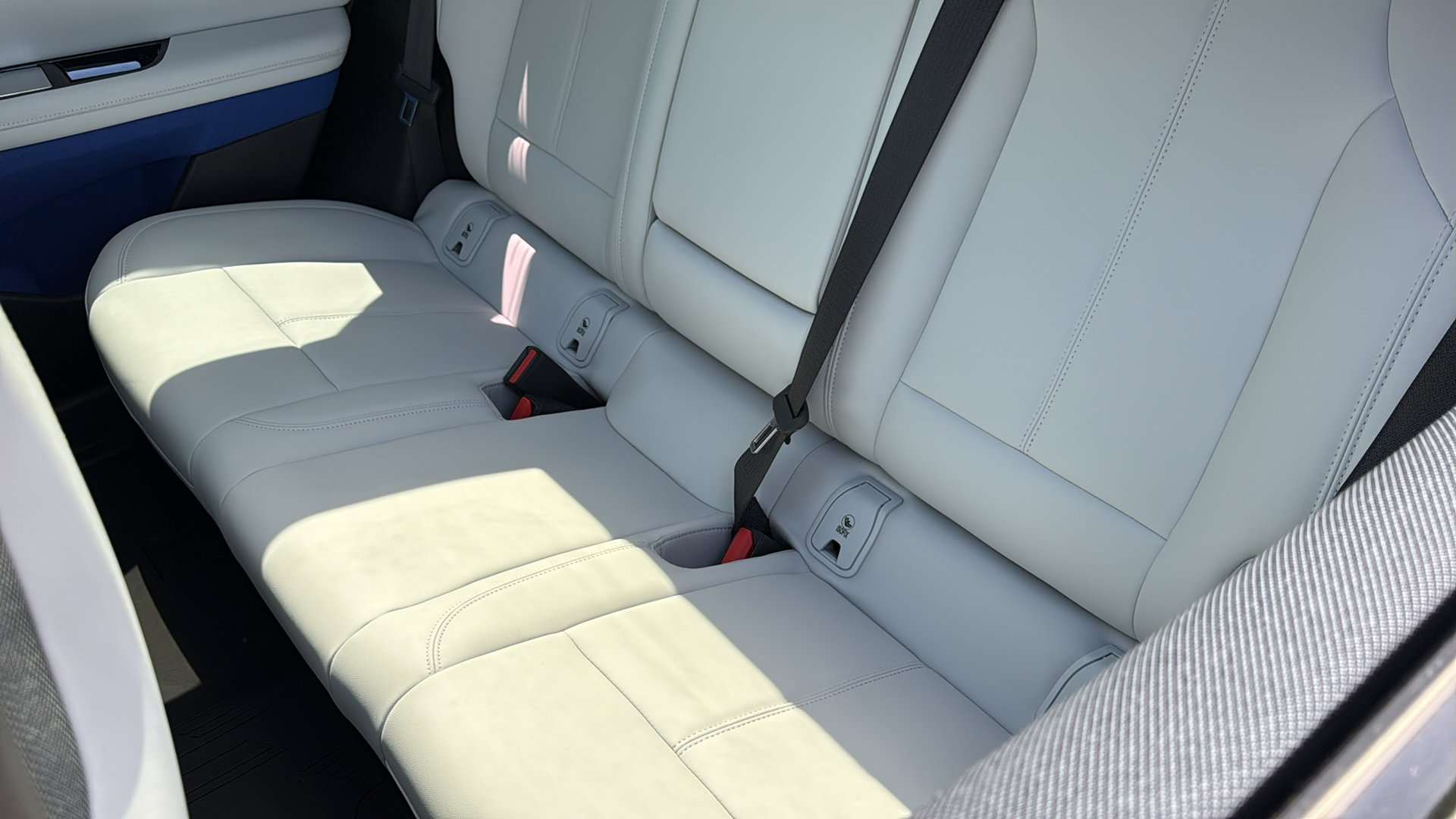 New 2025 Cadillac Optiq Sport 1 w/ LPO, Floor Liner Package AWD/4WD image 29