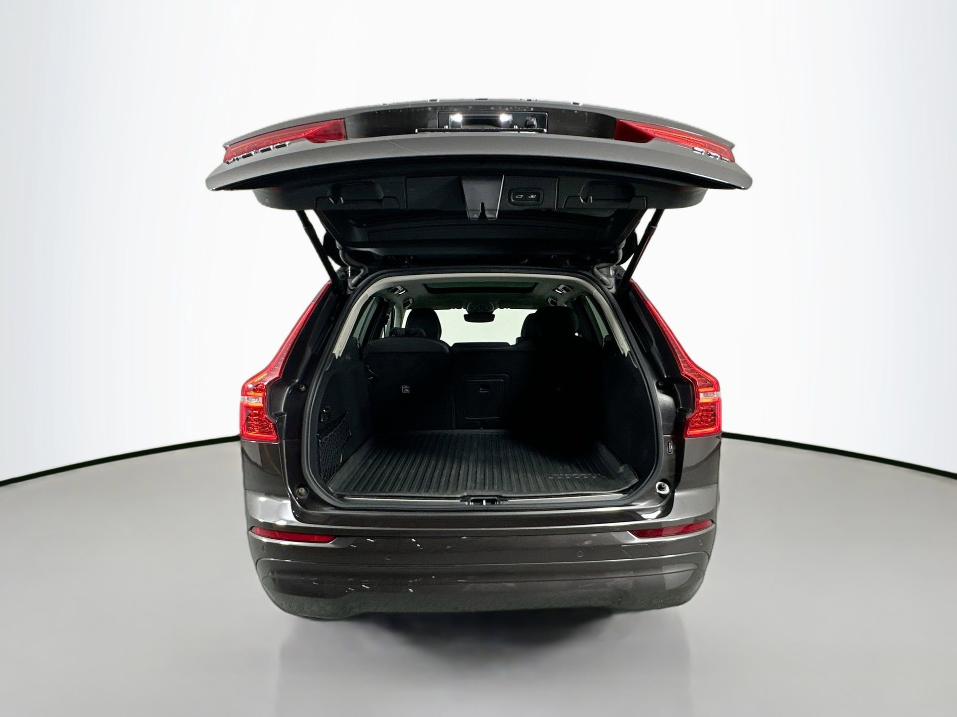 Certified 2022 Volvo XC60 B5 Momentum w/ Advanced Package image 27