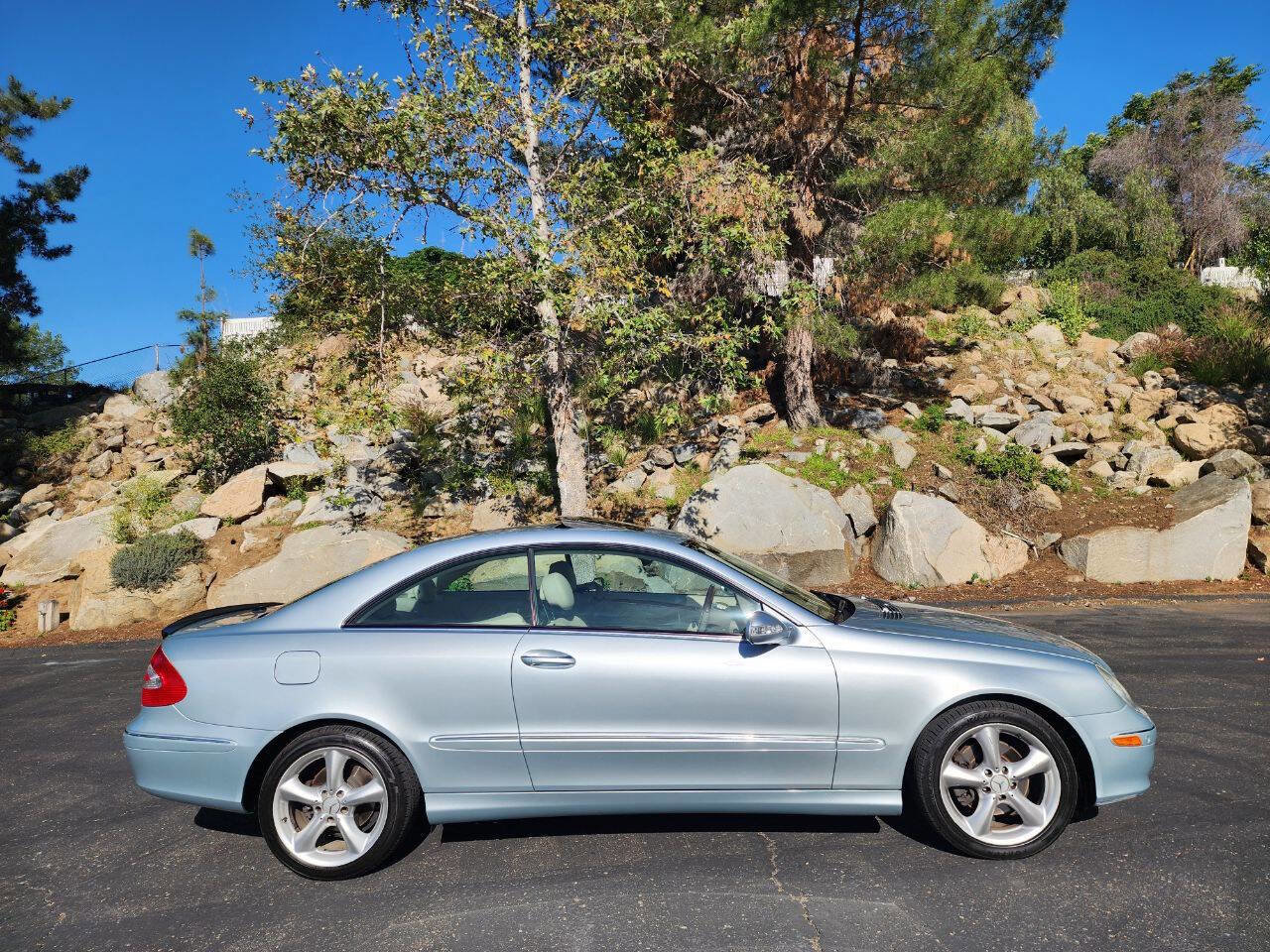 Used 2005 Mercedes-Benz CLK 320 Coupe image 5
