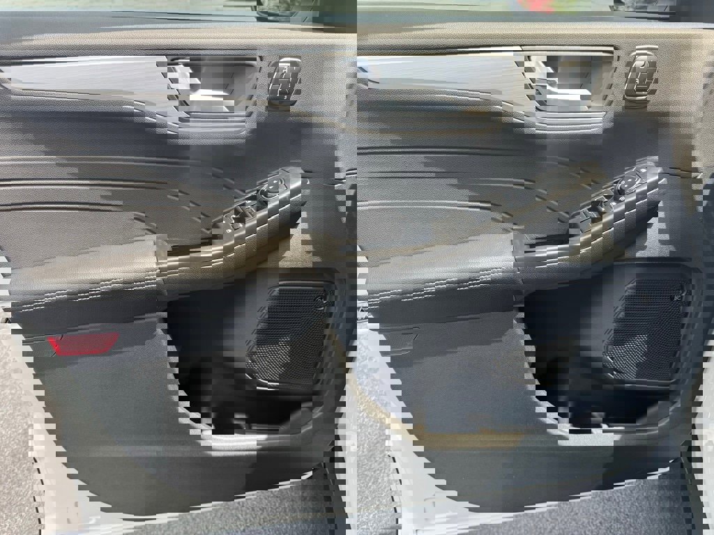 New 2025 Ford Escape SE w/ PHEV Premium Package image 24