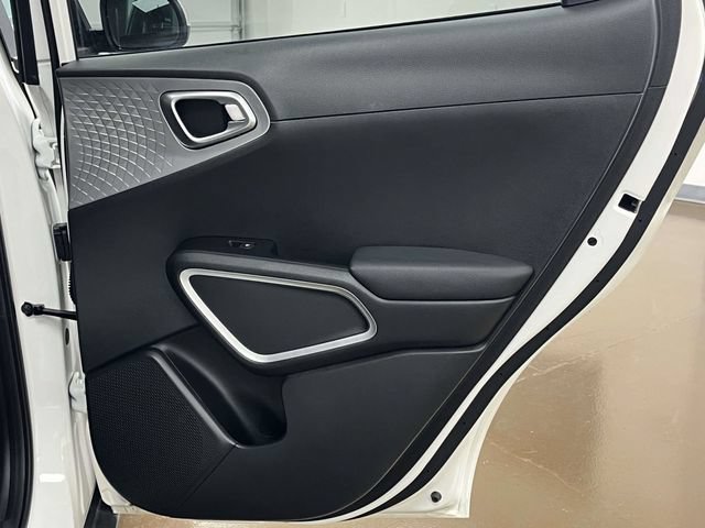 Used 2025 Kia Soul LX w/ LX Technology Package FWD image 25