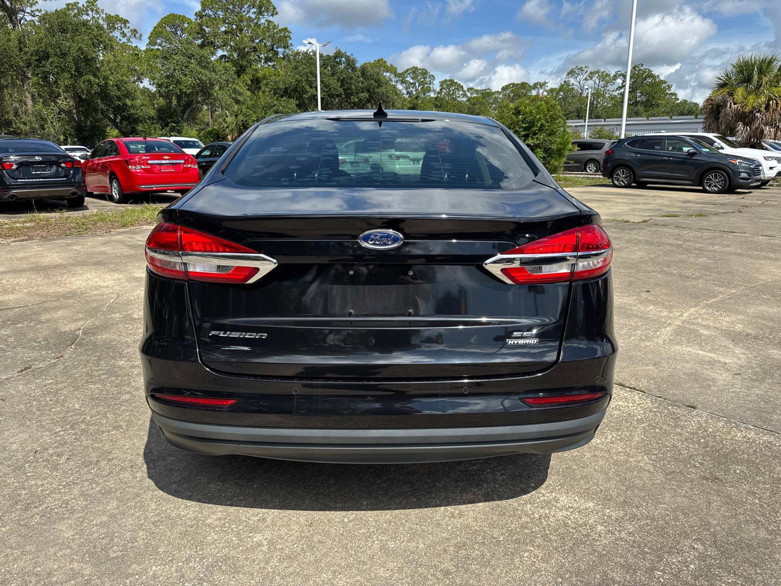 Used 2020 Ford Fusion SE image 4
