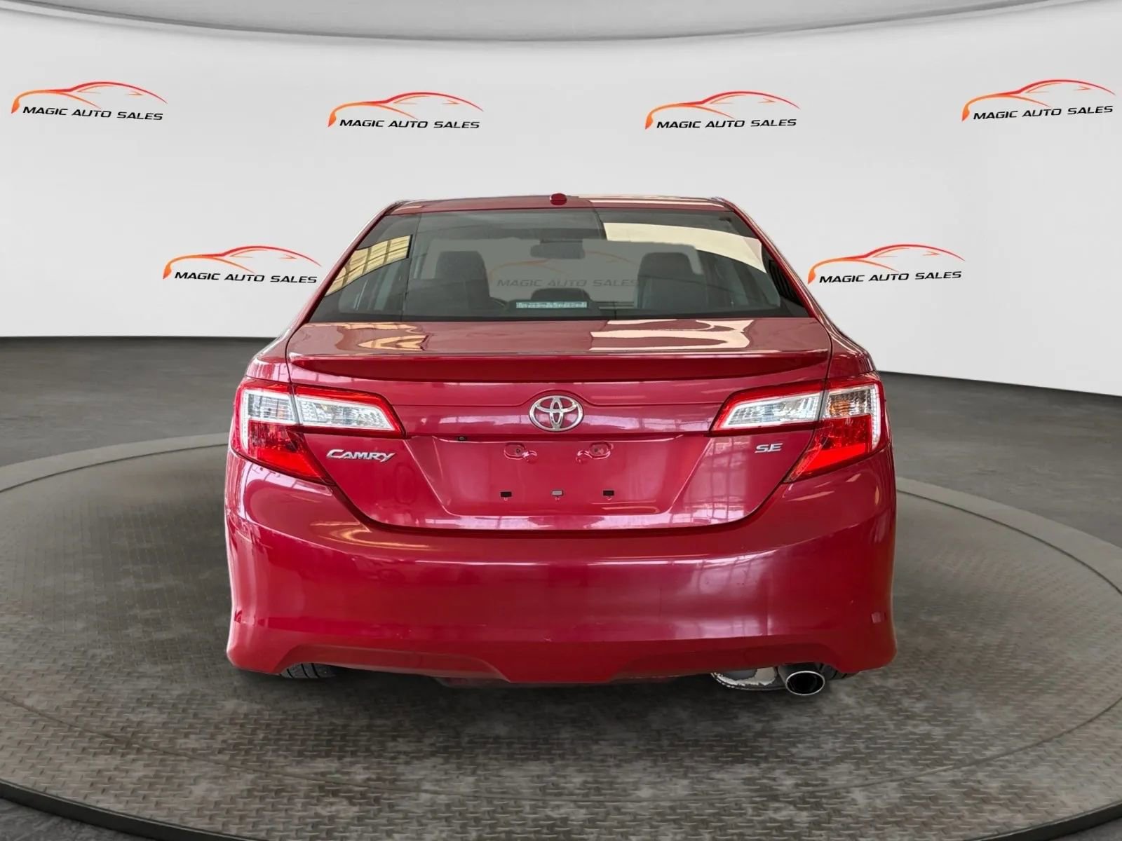 Used 2014 Toyota Camry SE FWD image 9