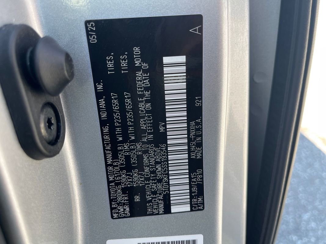 Used 2025 Toyota Sienna XLE AWD/4WD image 30