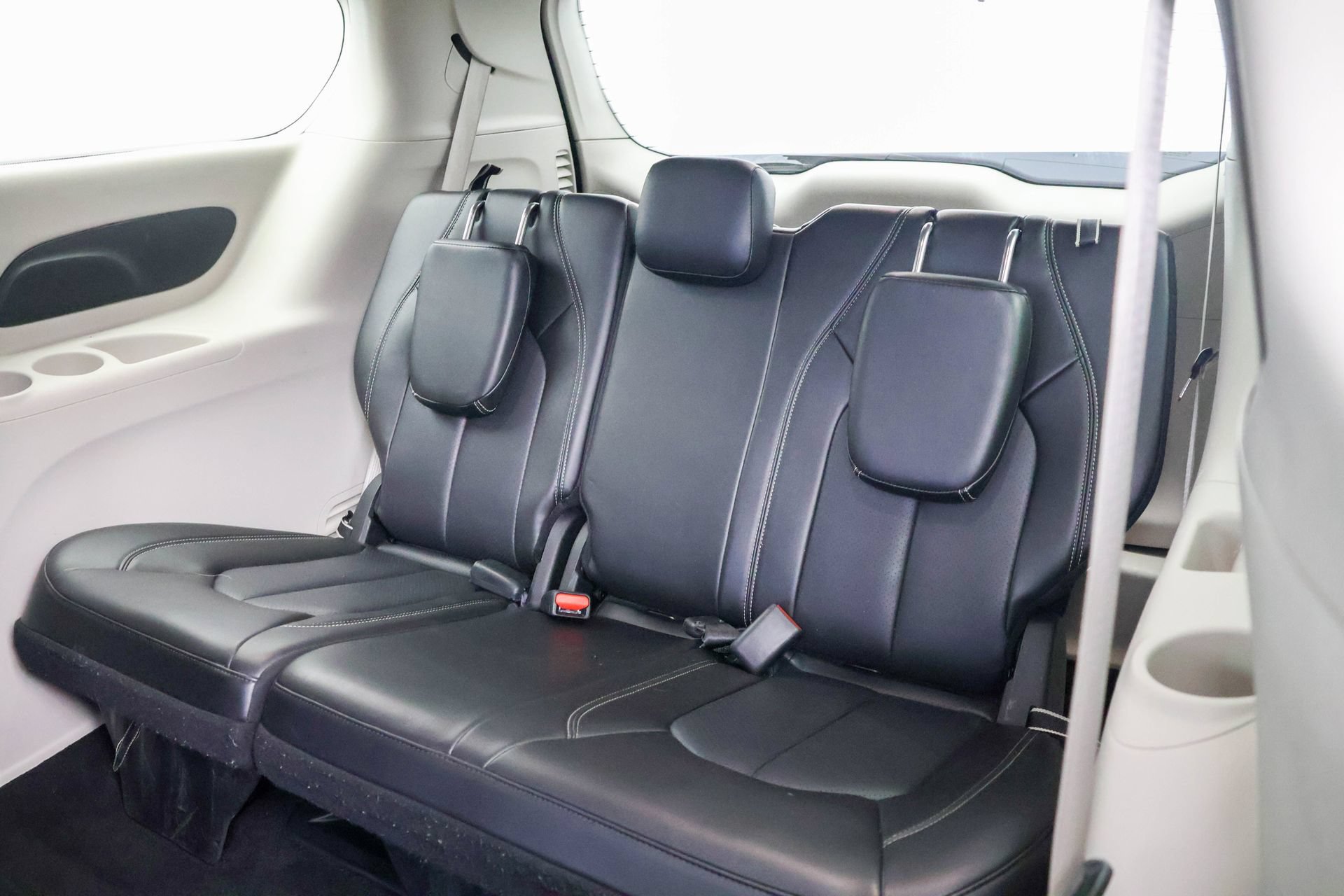 Used 2023 Chrysler Pacifica Touring-L FWD image 23