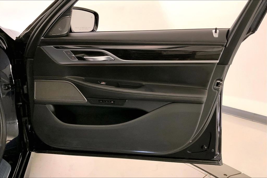 Used 2019 BMW 740i w/ Executive Package RWD image 25