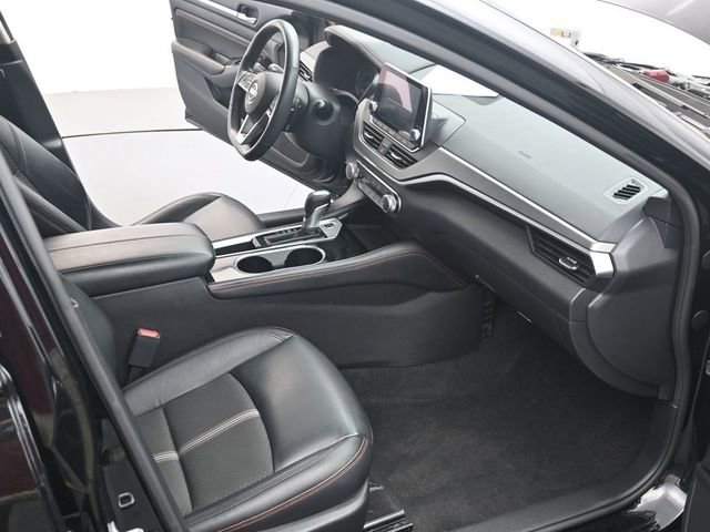 Used 2023 Nissan Altima 2.5 SR FWD image 17
