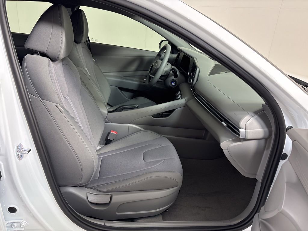 New 2026 Hyundai Elantra SE FWD image 12