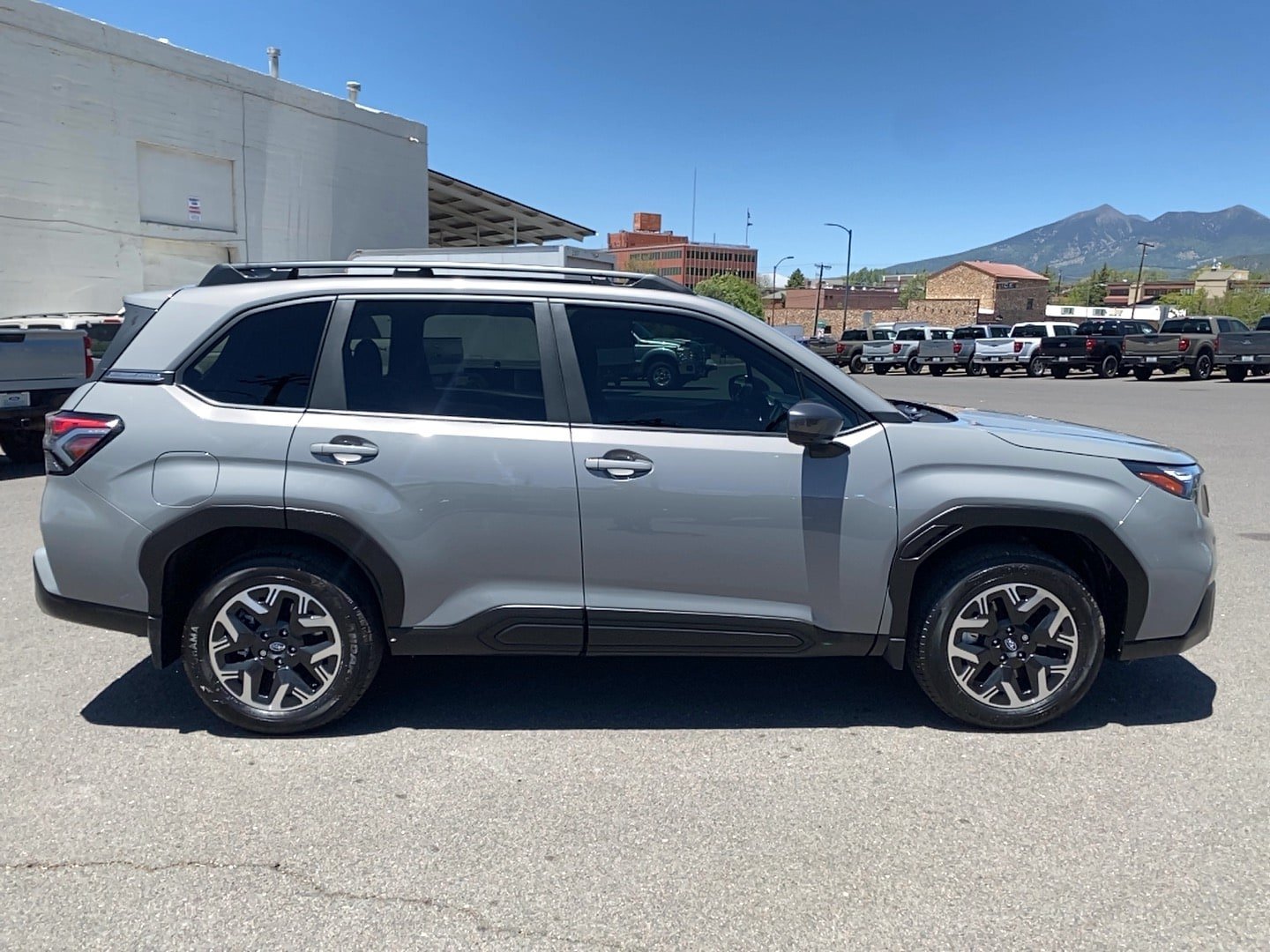 Used 2025 Subaru Forester Premium w/ Convenience Package #2 AWD/4WD image 4