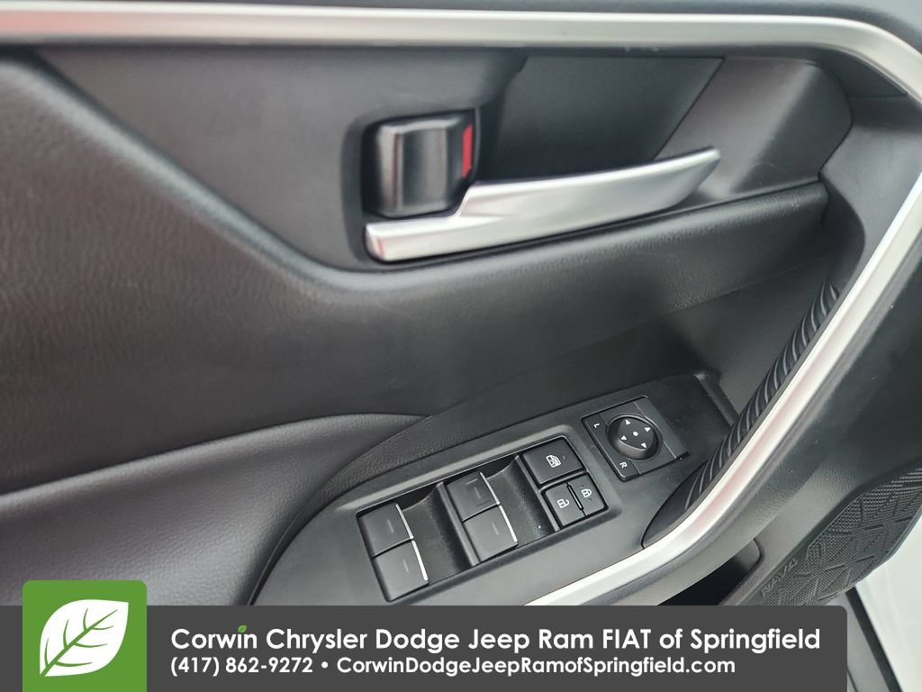 Used 2025 Toyota RAV4 XLE AWD/4WD image 20