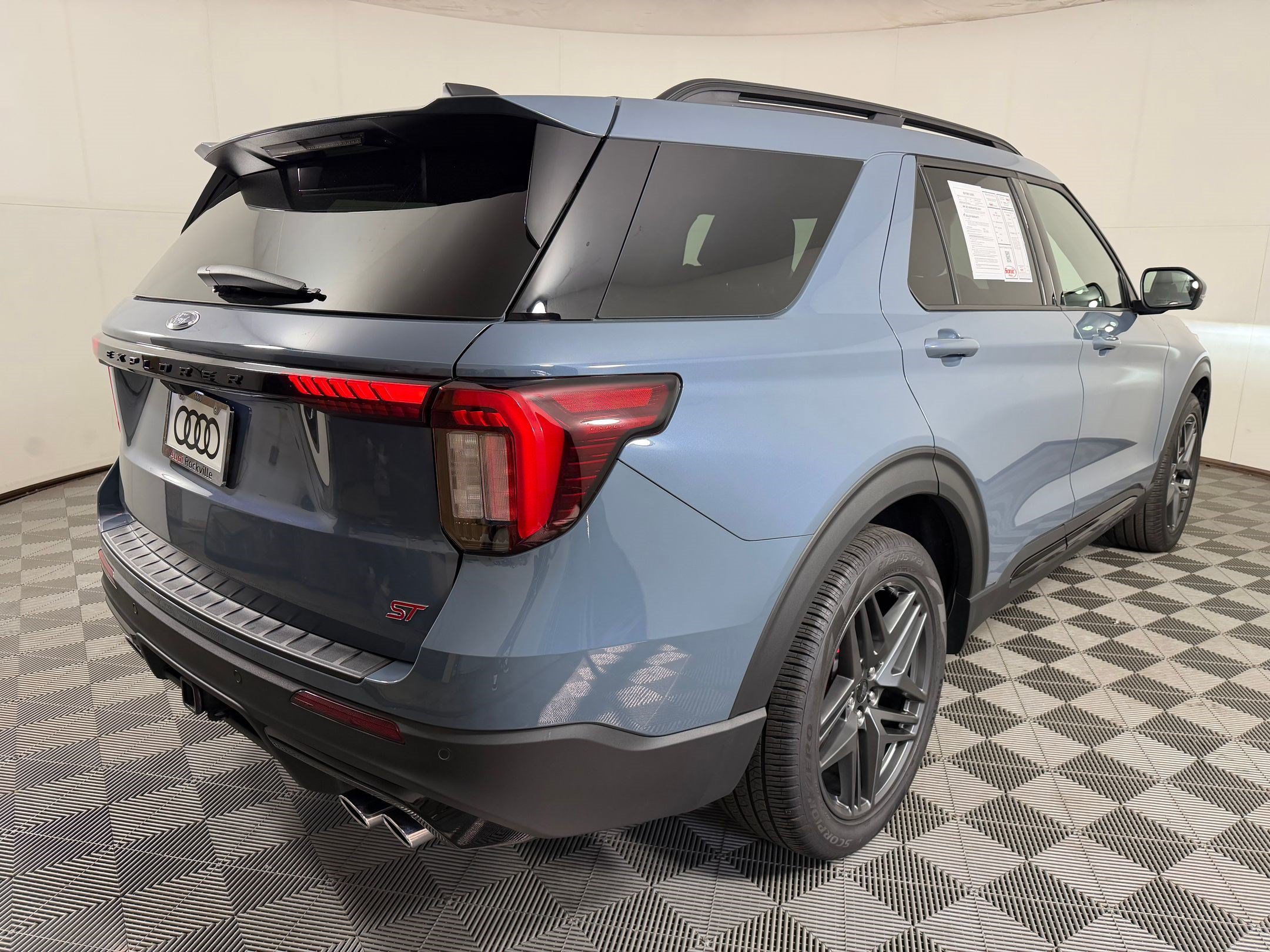 Used 2025 Ford Explorer ST w/ Sun And Sound Package AWD/4WD image 8