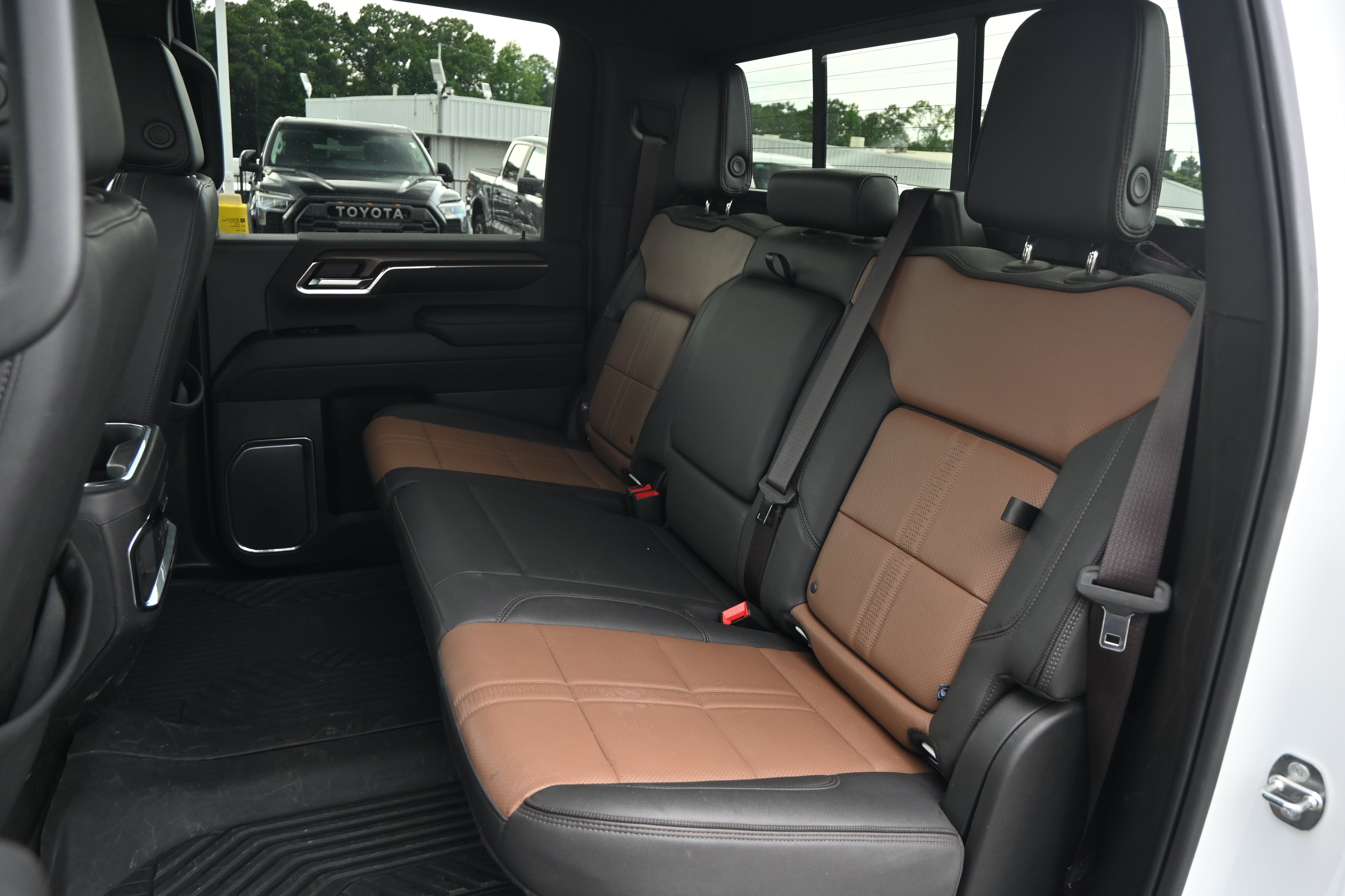 Used 2024 Chevrolet Silverado 2500 High Country w/ High Country Premium Package AWD/4WD image 47