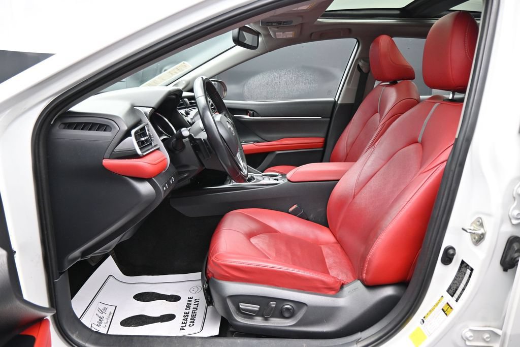 Used 2019 Toyota Camry XSE w/ Navigation Package FWD image 9
