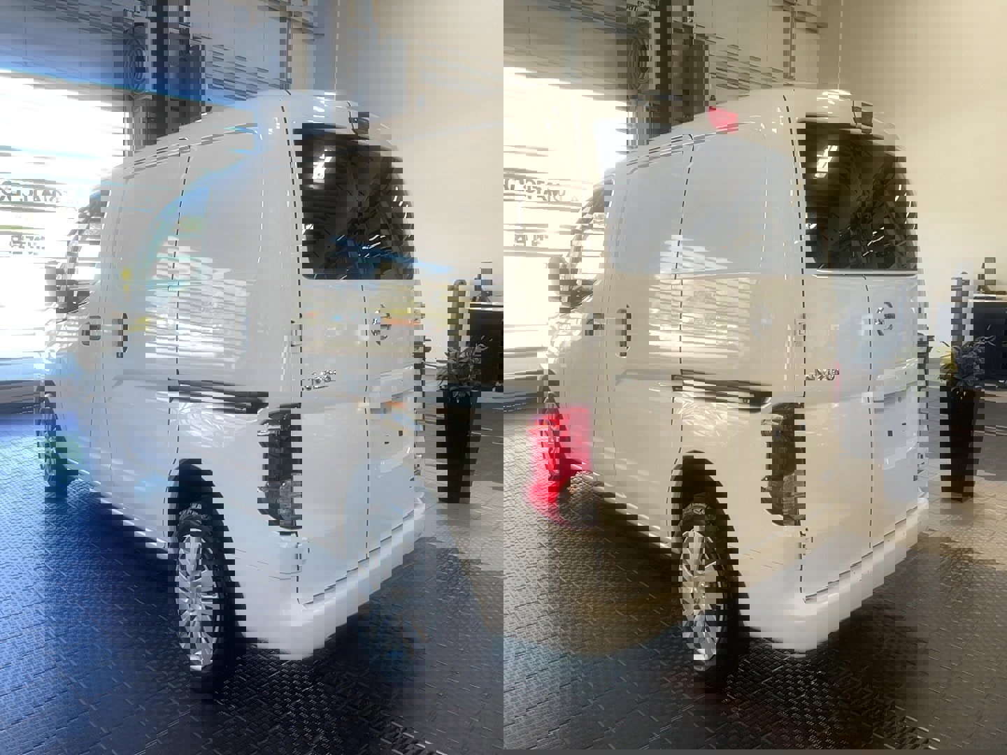 Used 2020 Nissan NV200 SV w/ Back Door Glass Package image 23